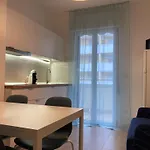 Laura 罗索利纳马雷